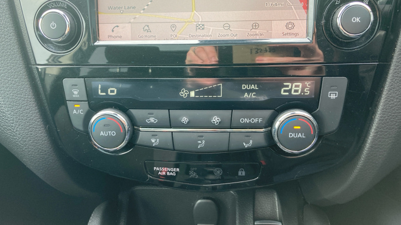 Nissan Qashqai 1.3 DiG-T N-Connecta 5dr Petrol Hatchback